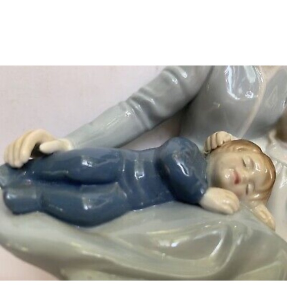 SOLD Vintage AVON “a Mothers Touch” Figurine - Picture 3 of 7